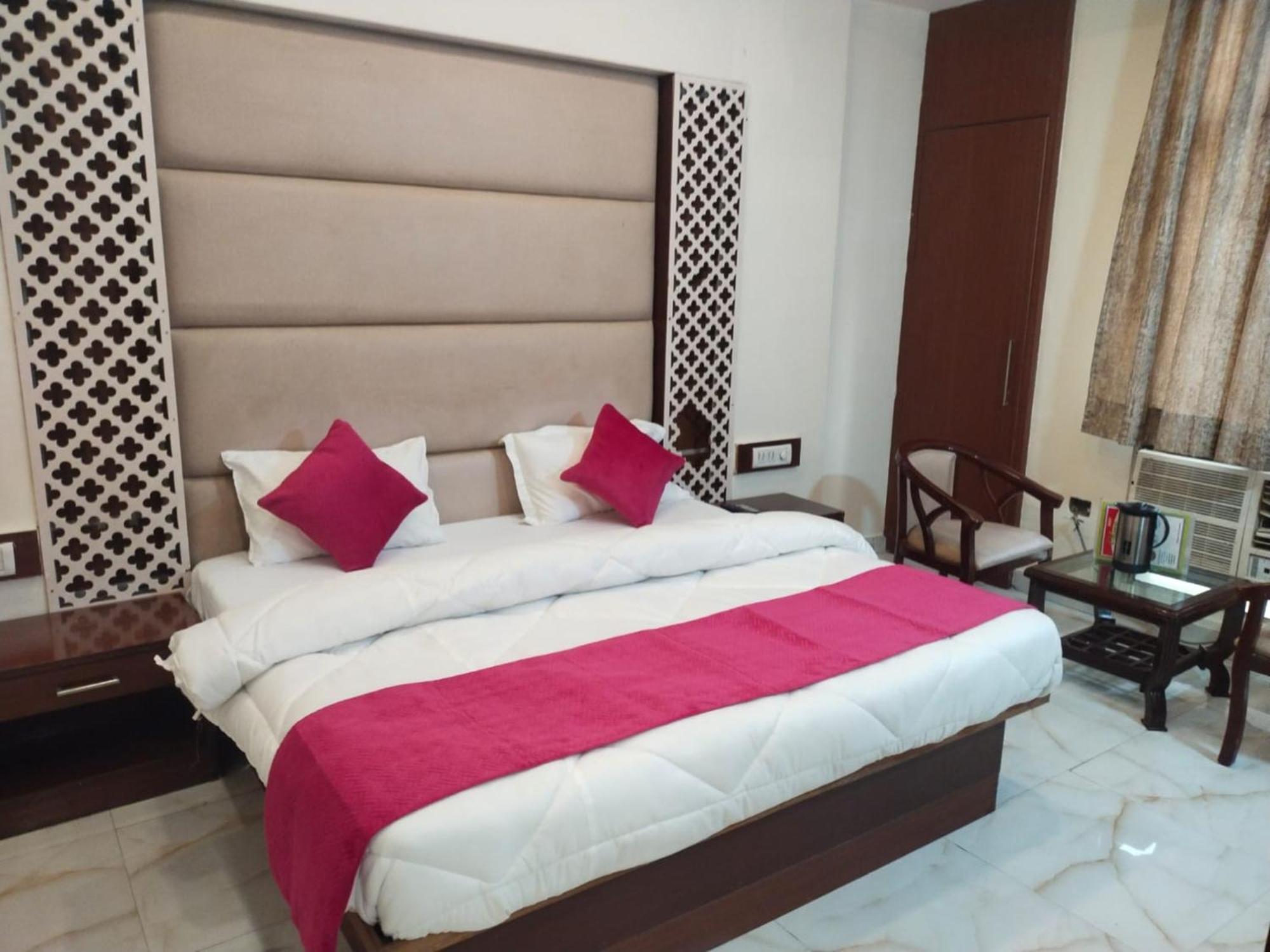 Hotel Lav Kush Deluxe At Paharganj New Delhi Ngoại thất bức ảnh