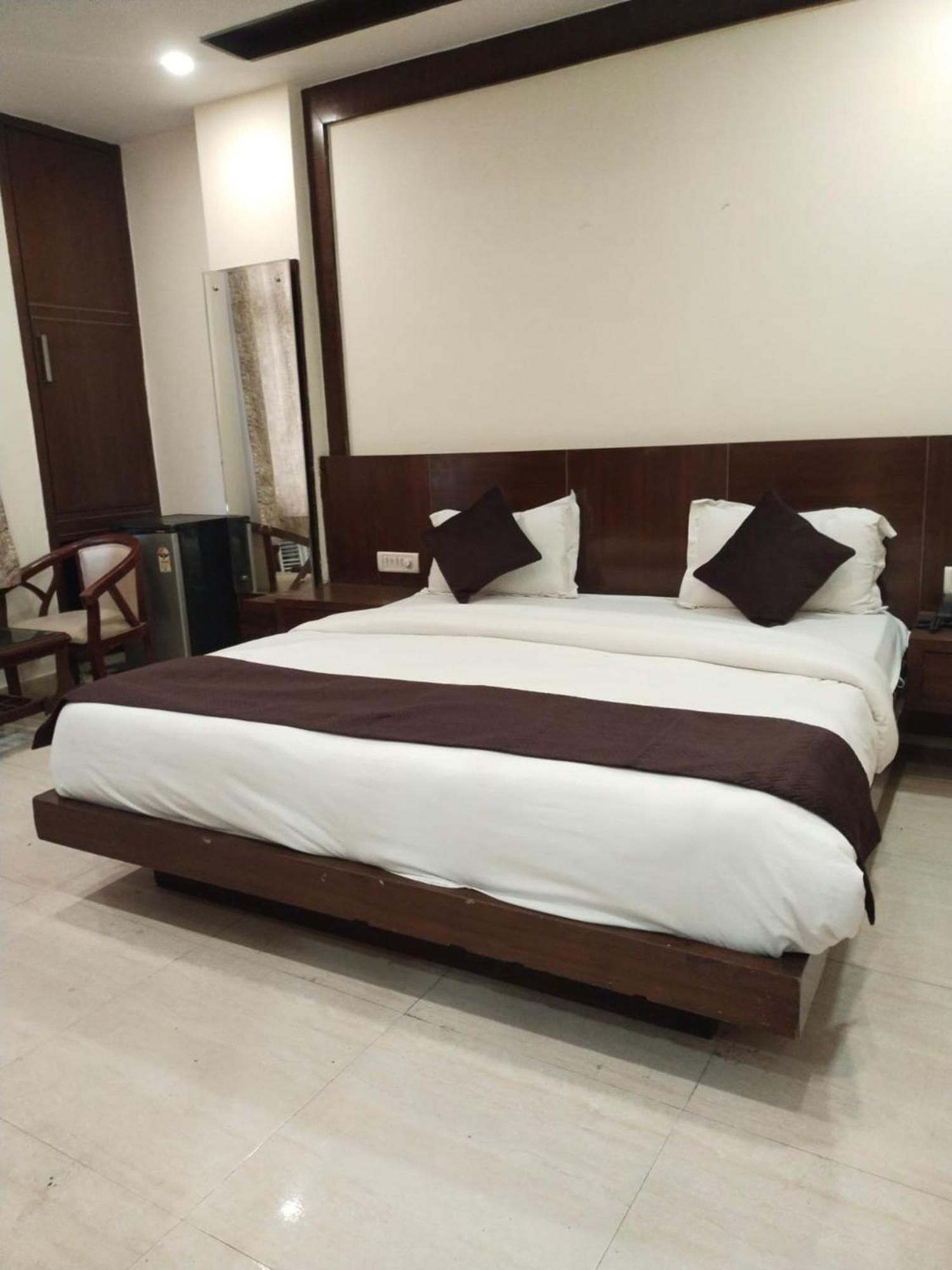 Hotel Lav Kush Deluxe At Paharganj New Delhi Ngoại thất bức ảnh